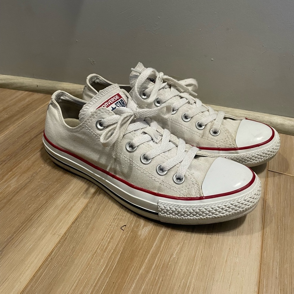 Converse White low tops women’s 8